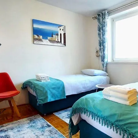 Apartmán Roko - 150 M From The *