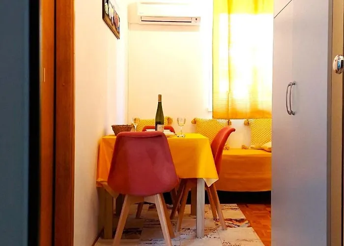 Apartmán Roko - 150 M From The *