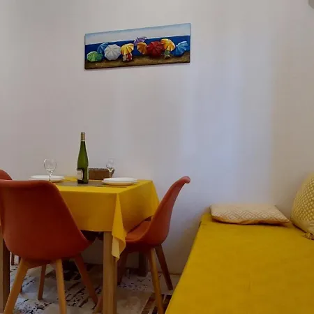 Διαμέρισμα Roko - 150 M From The *